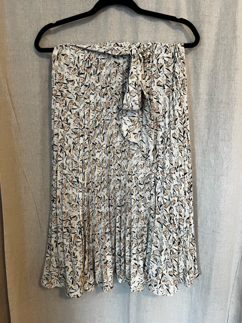 Skies Are Blue Cream Floral Pleated Midi Skirt with Tie